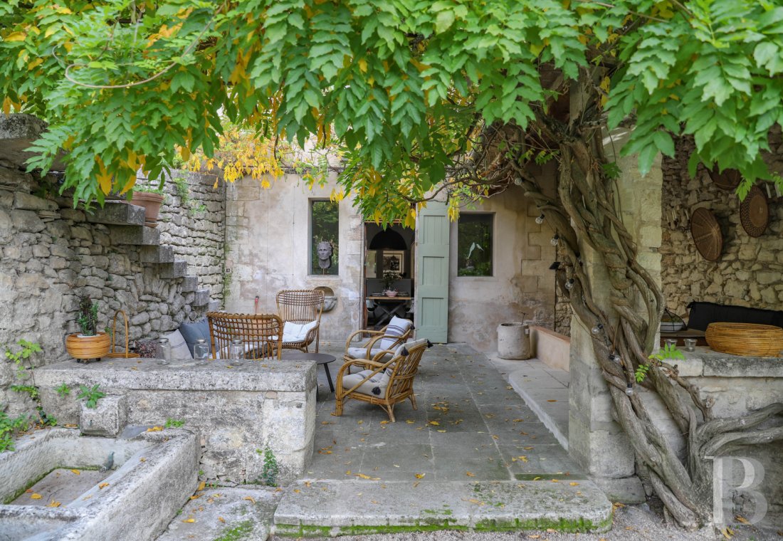 Dans les Alpes-de-Haute-Provence, au sud de Forcalquier, une maison de village traditionnelle et audacieuse - photo  n°37